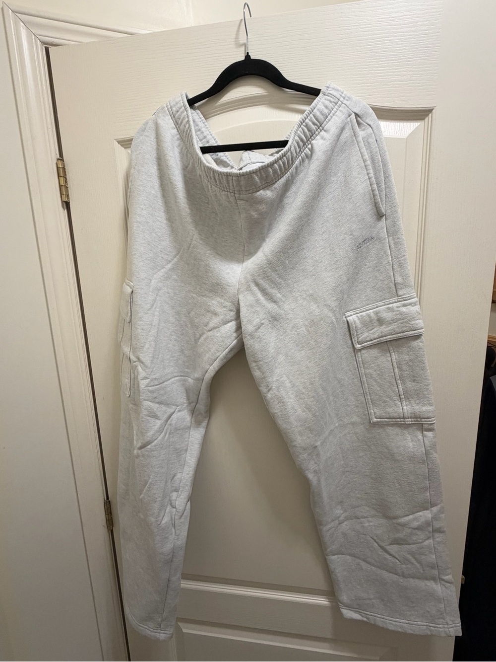 Aritzia Light Gray Cargo Joggers with Elastic Waist